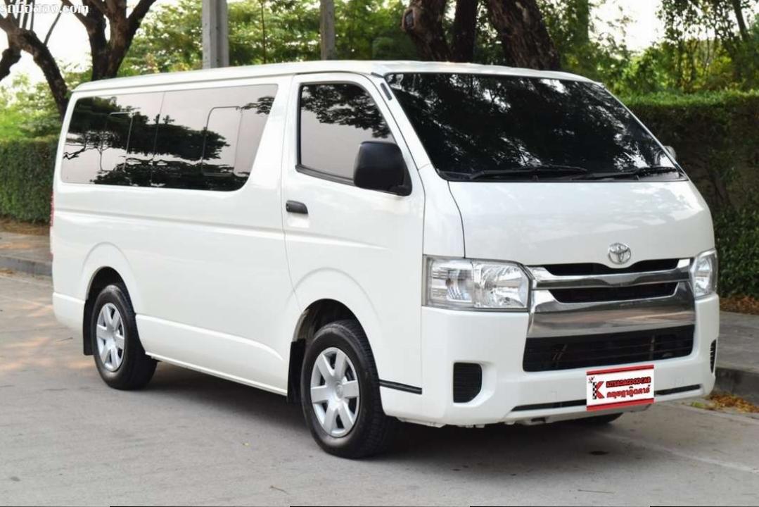 Toyota Hiace 3.0 D4D Van 2