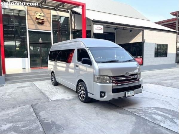 TOYOTA Commuter 3.0 สีเทา ปี2017