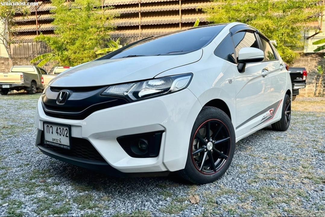 Honda Jazz 1.5 i-VTEC รุ่น S เกียร์ Auto ปี 2017   (6.)