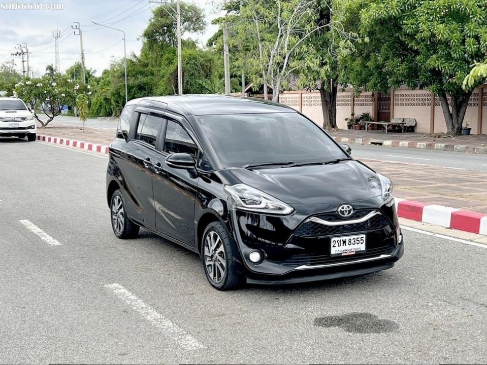 TOYOTA Sienta 1.5 V สีดำ ปี 202