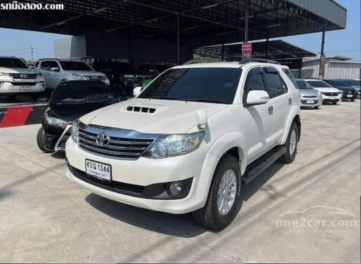 Toyota Fortuner 3.0 V SUV A/T ปี 2013.  (6.)