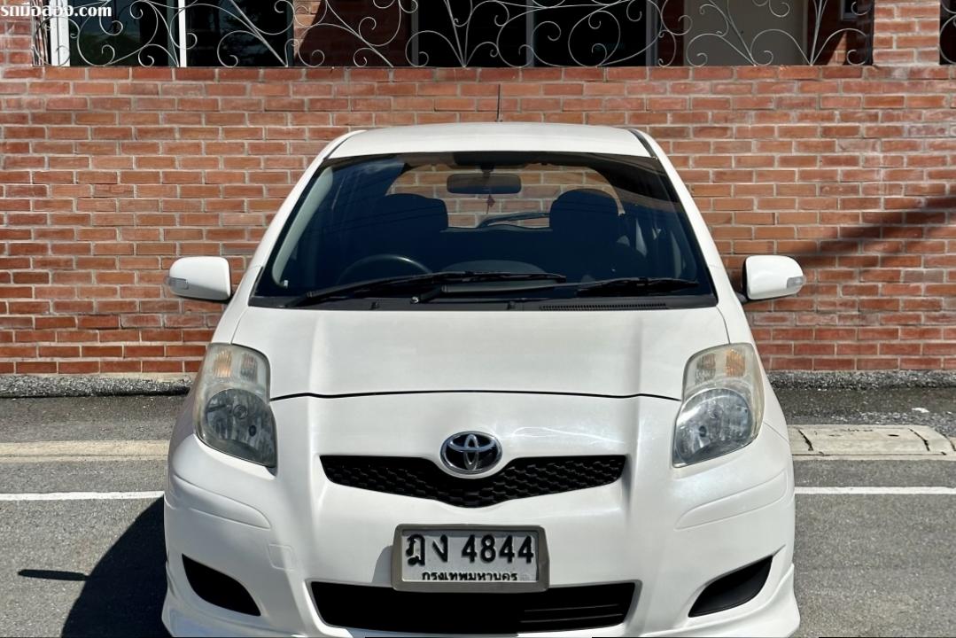 Toyota yaris 1.5E limited AT 2010