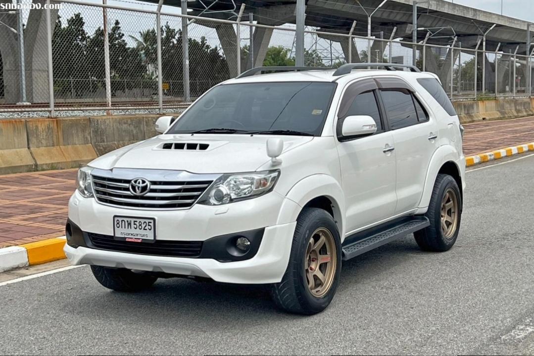 TOYOTA FORTUNER 3.0 V 4WD A/T ปี 2013