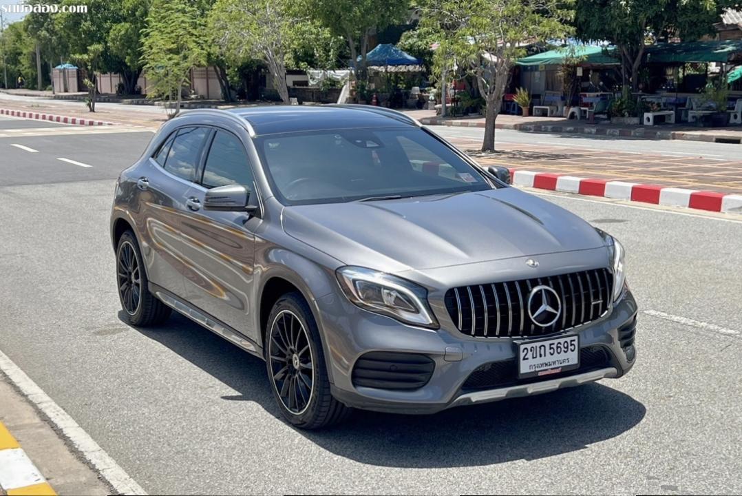 MERCEDES BENZ GLA250 2.0  สีดำ ปี 2018