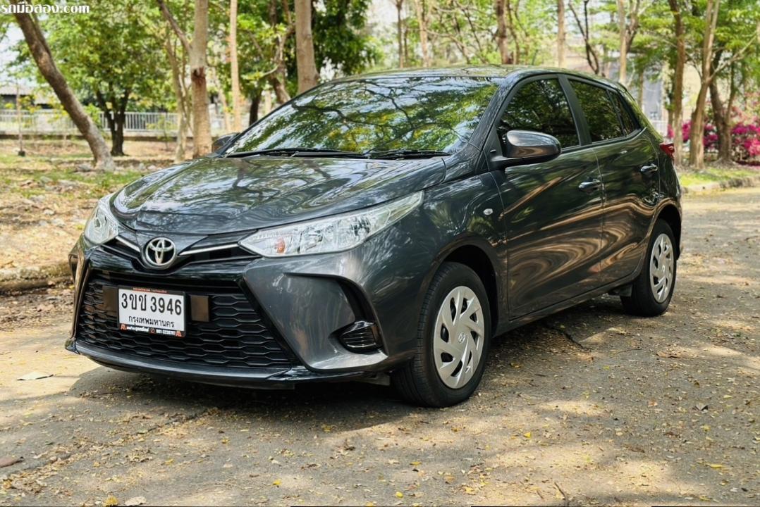 Toyota Yaris 1.2 MID ปี 2021 สีเทาเข้ม