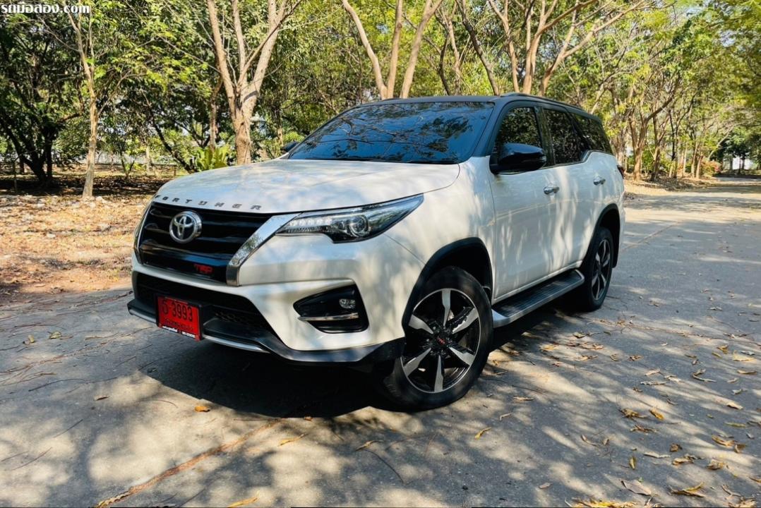 Toyota Fortuner 2.8 TRD Sportivo 4WD (black Top) 