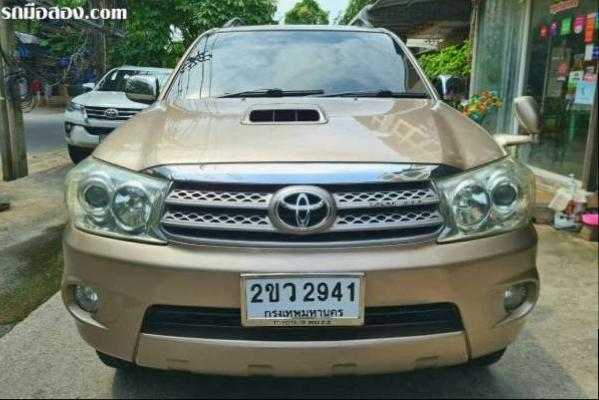 TOYOTA FORTUNER 3.0 V 4WD TOP AT ปี2011 