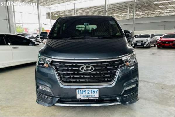 Hyundai H-1  2.5 Elite ปี 2021 รถสีเทา