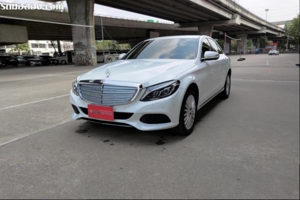 BENZ C300 w205 BLUETEC HYBRID สีขาว ราคา 919,000 บาท